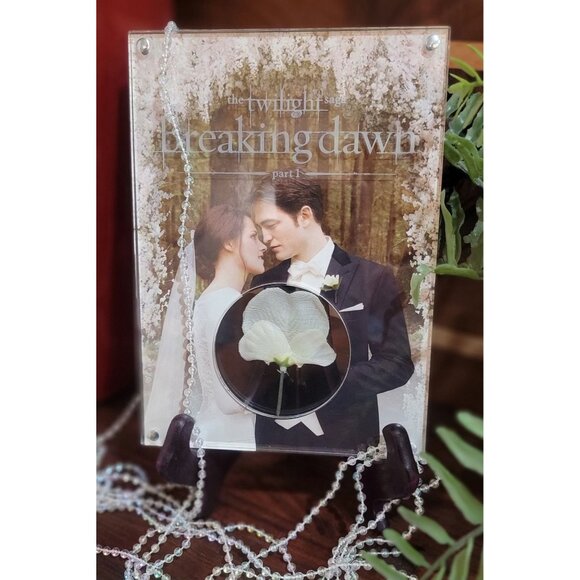 Limited Edition The Twilight Saga:  Breaking Dawn - Part 1 Wedding Photo with Mo - Picture 8 of 10